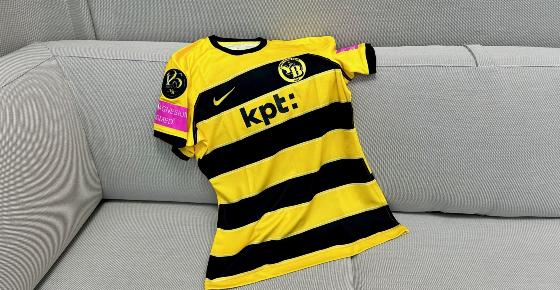 Signiertes Original-Trikot der YB Frauen