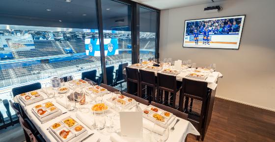 Ersteigern Sie ein exklusives VIP Erlebnis für 12 Personen beim letzten Regular Season Spiel des EVZ!