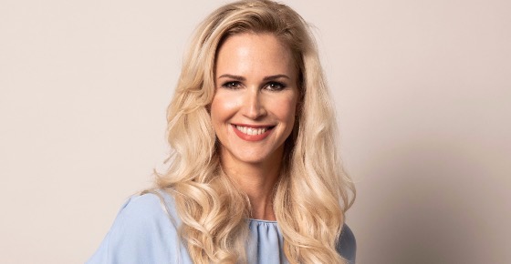 Frag den Star! Ersteigere dein Videointerview mit TV-Moderatorin Claudia Lässer