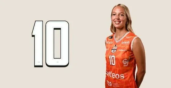Maillot orange #17 - Amélie Lengweiler